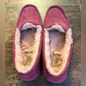 Ugg slippers, like new! Mauve color 💓